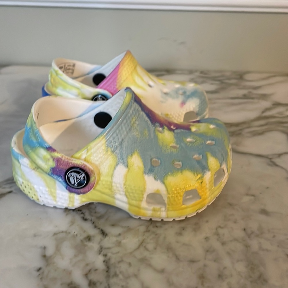 Infant Tie Dye Crocs Size 2-3 Excellent Condition